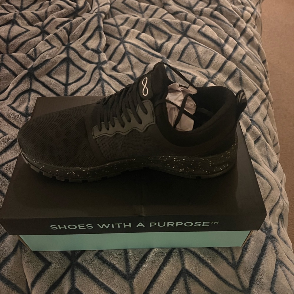 Black Work Shoes By Cherokee Uniforms, Infinity Style. Gem